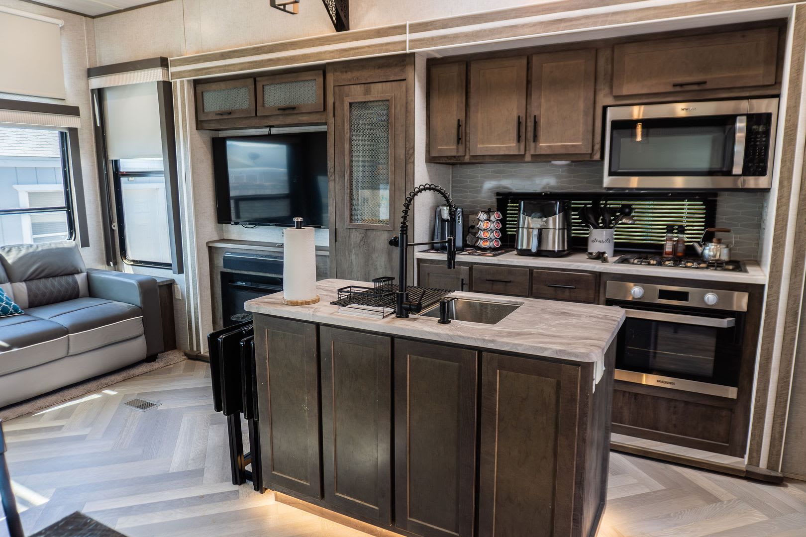 Turn-Key Park Model in Yuma Foothills – Fully Furnished with Utilities Included – photo 4