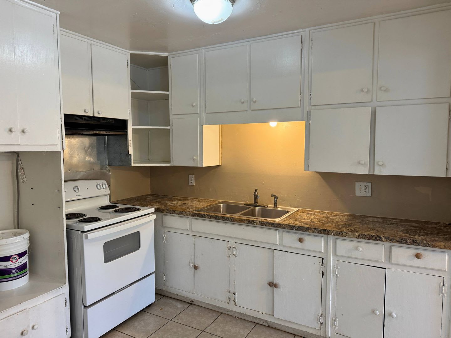 3 Bed 1 Bath Home Backing Up To Lynwood East Park! – photo 5