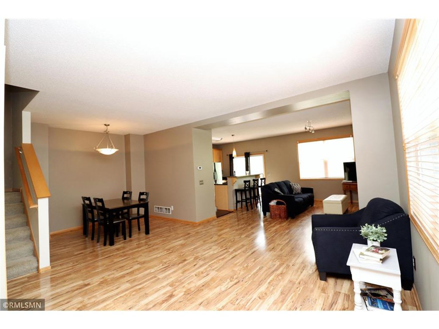Spacious 4-Bedroom Townhome in Prior Lake for $2,850/month! – photo 4