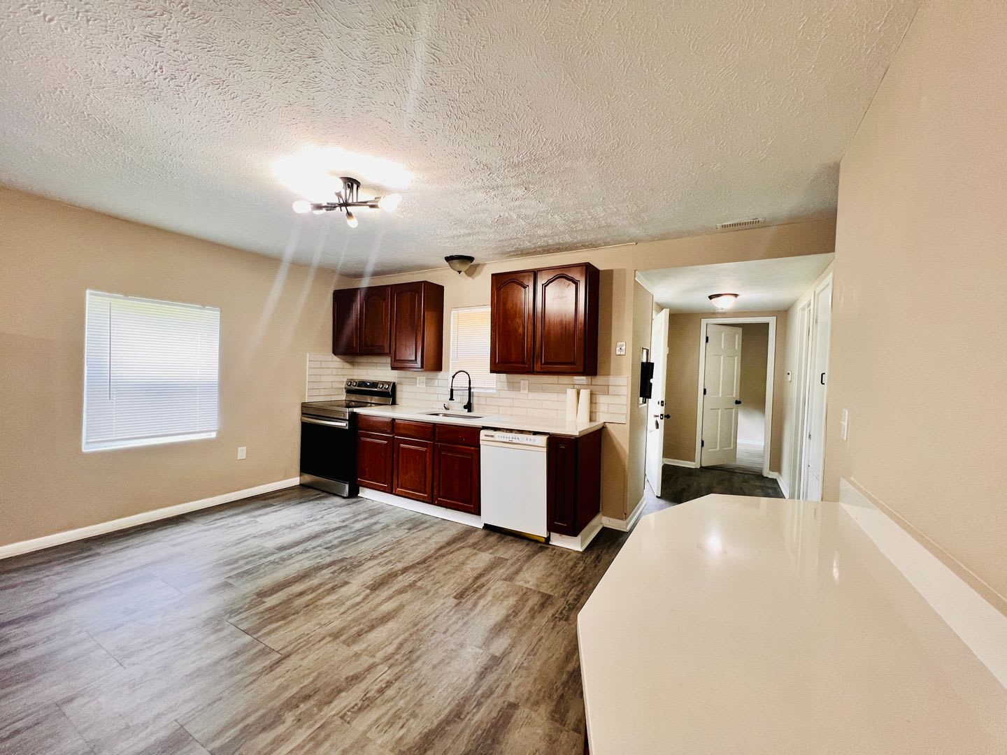4-bedroom 2 full bathroom – photo 2