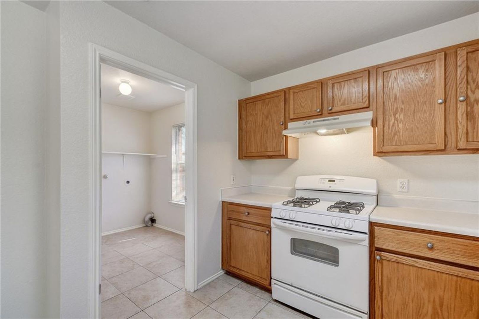 Large 4 Bedroom Home Near Major Conveniences – photo 5