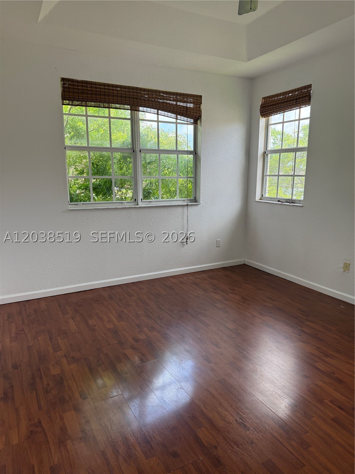 551 NE 21st Ter – photo 2