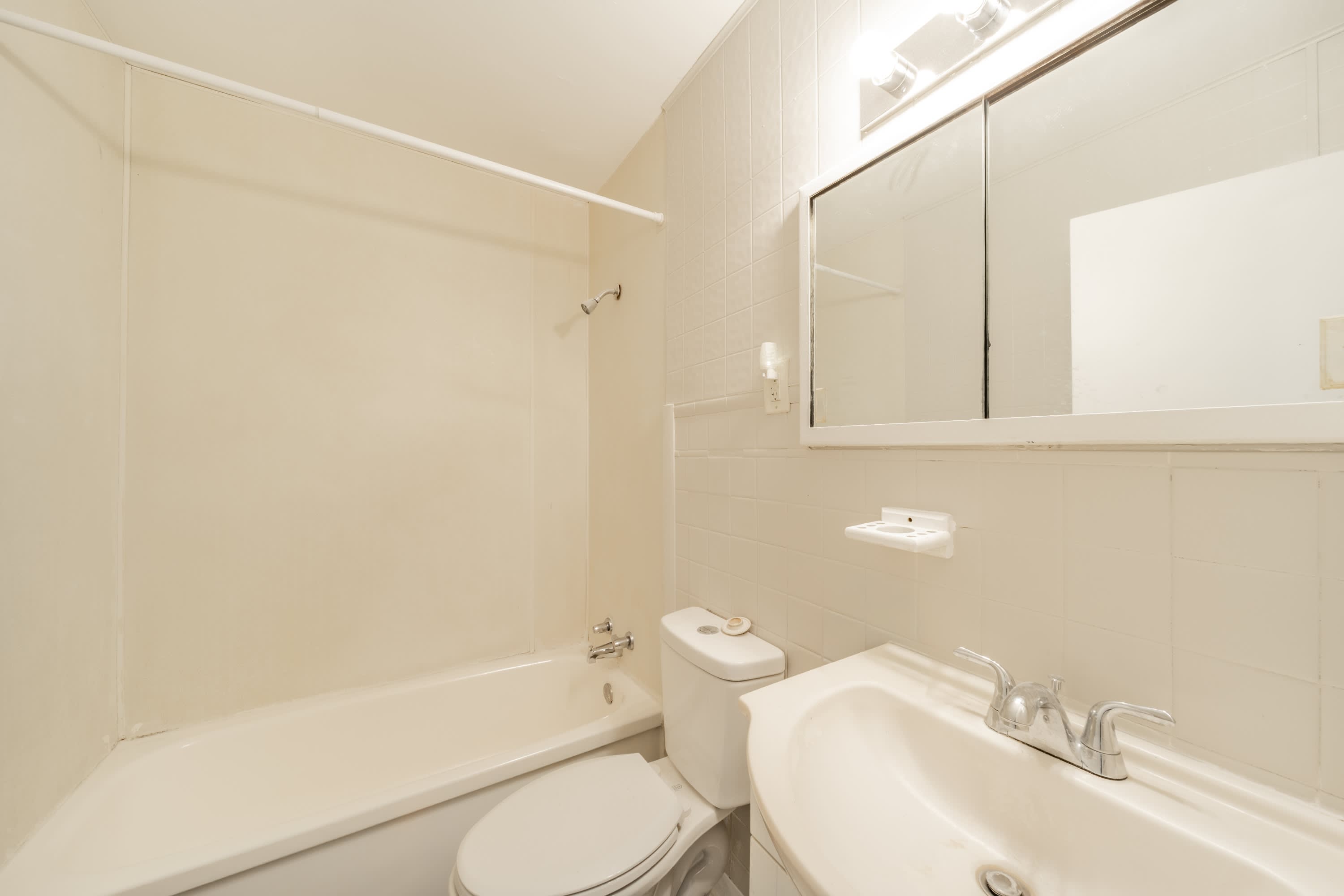 1719 North Livingston Avenue – photo 3