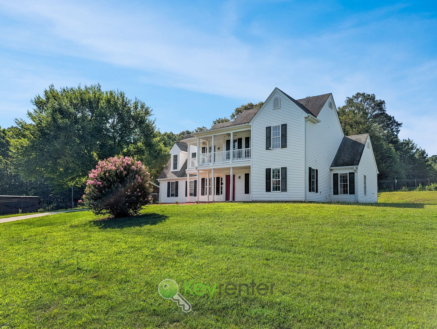 Spacious 4 Bedroom Home With Upstairs Bonus Room On A Secure Fully Fenced Lot Just 15 Minutes From Clemson University – photo 3