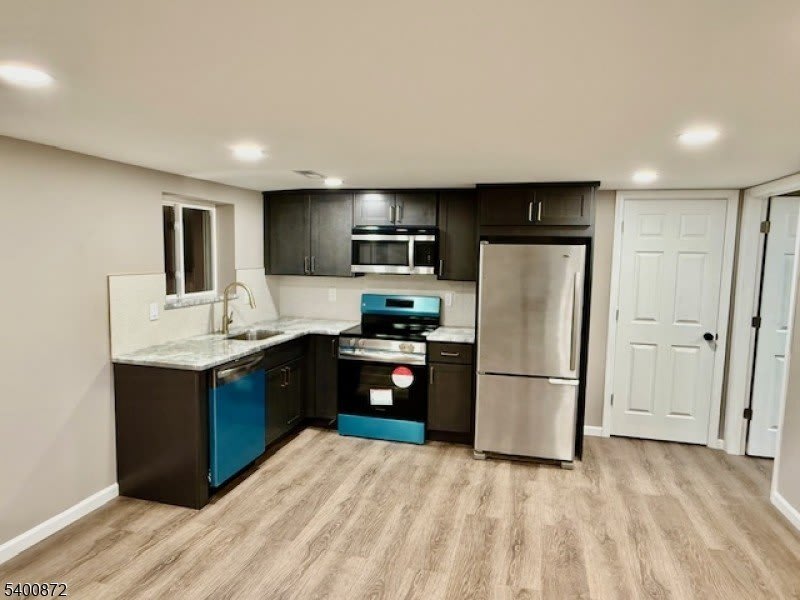 264 Girard Ave – photo 2