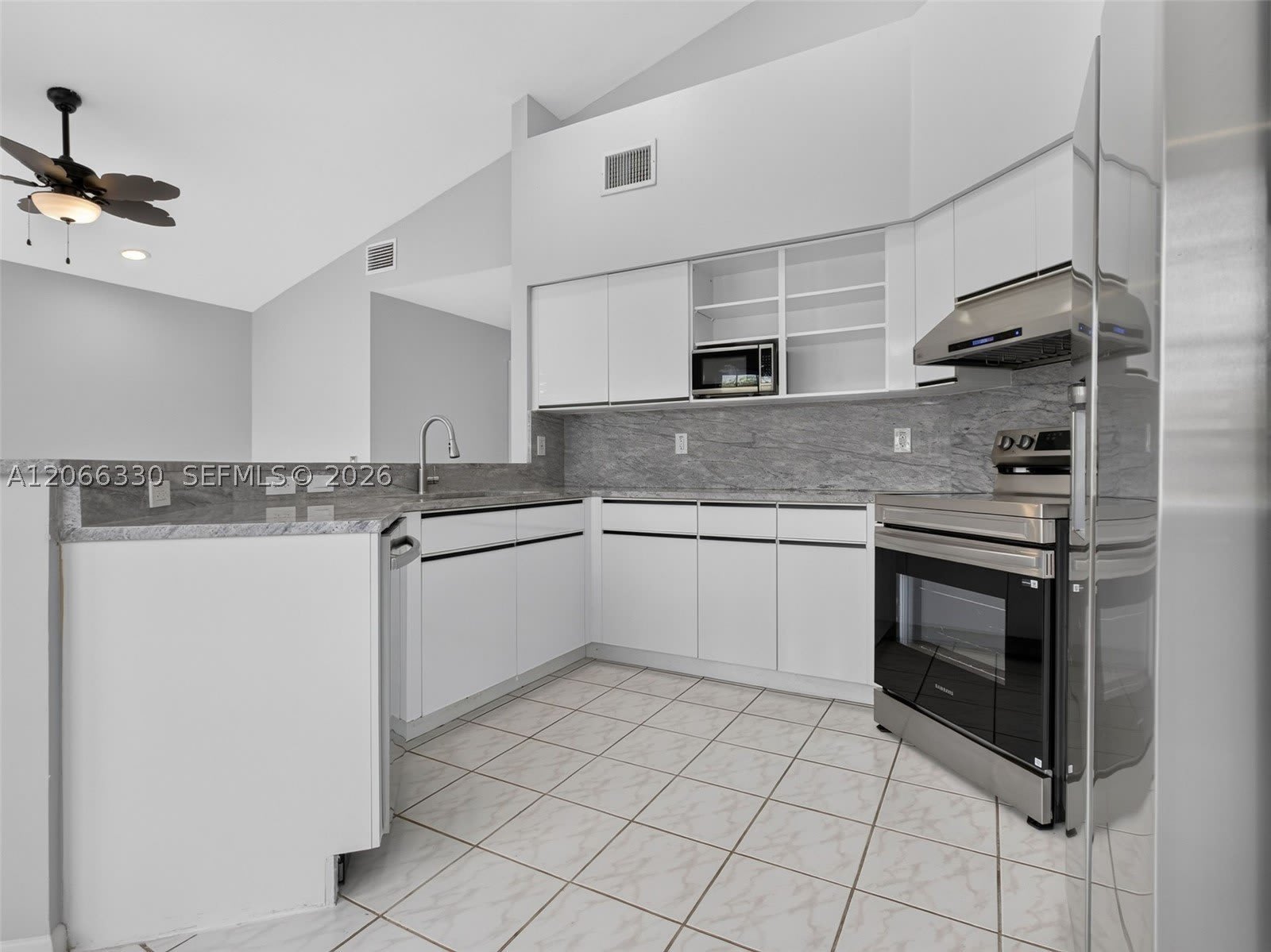1520 Seabay Rd – photo 2