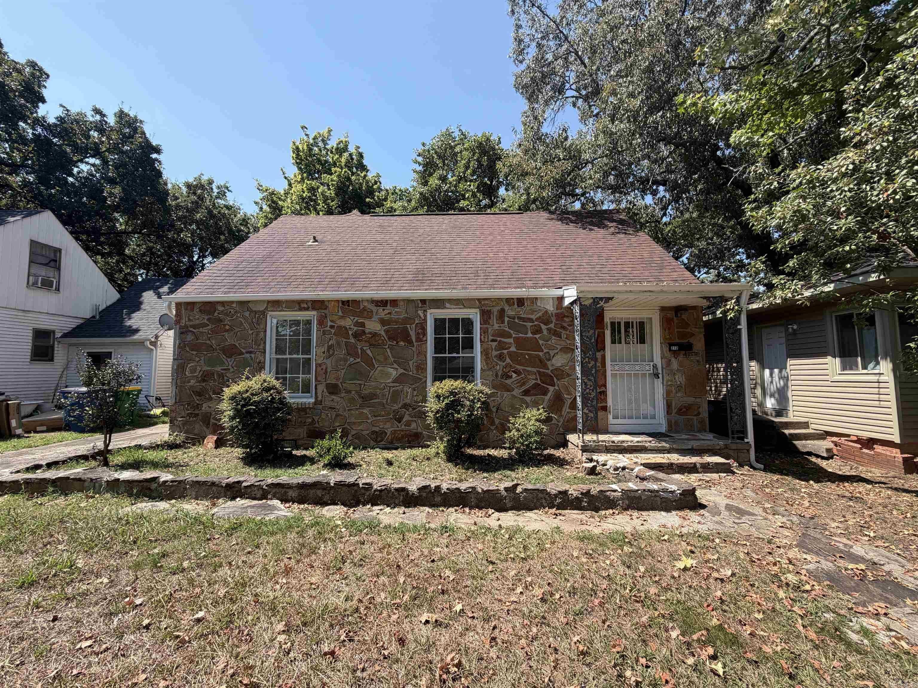 212 Goshen – photo 1