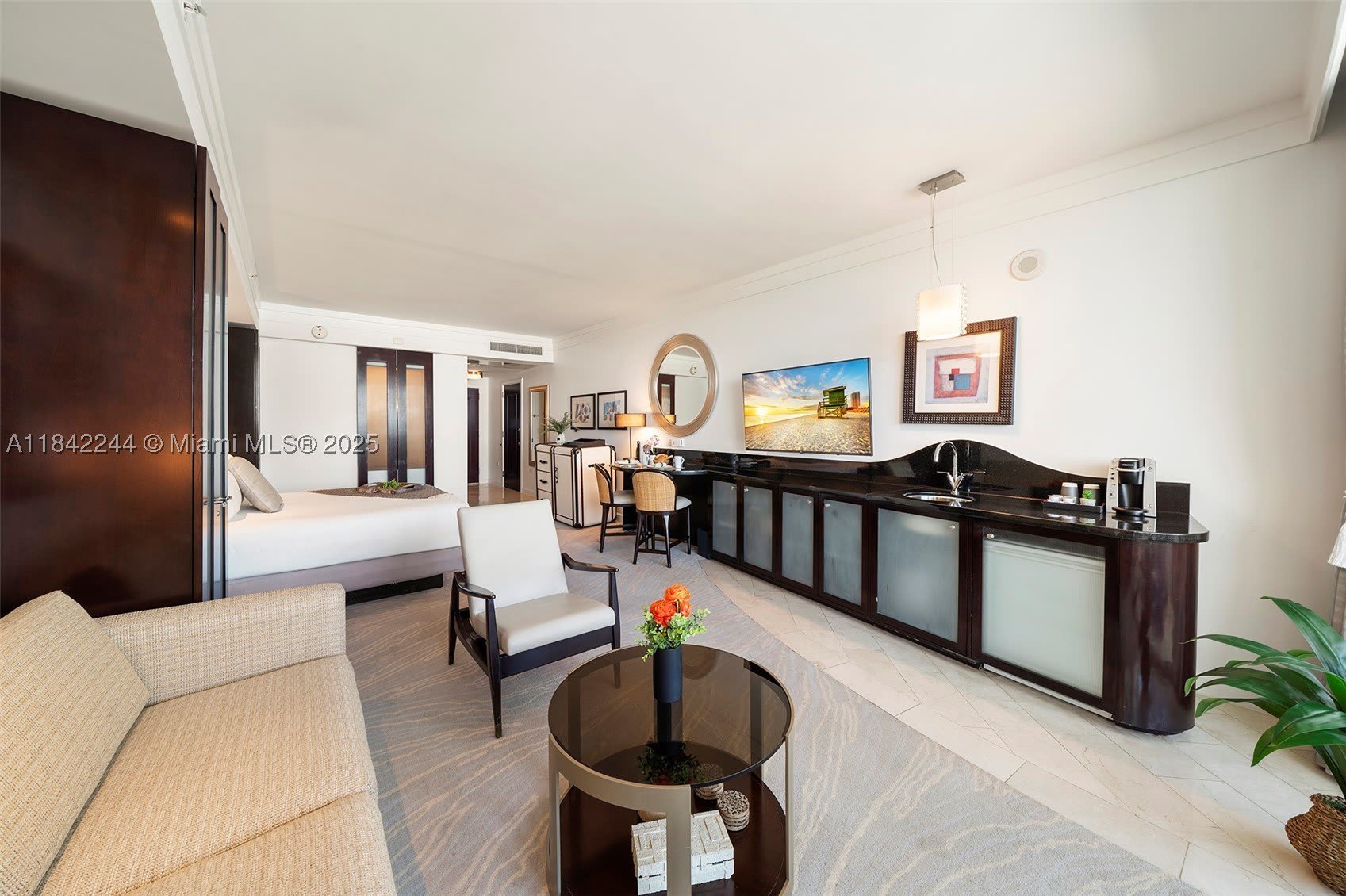 4391 Collins Ave – photo 2