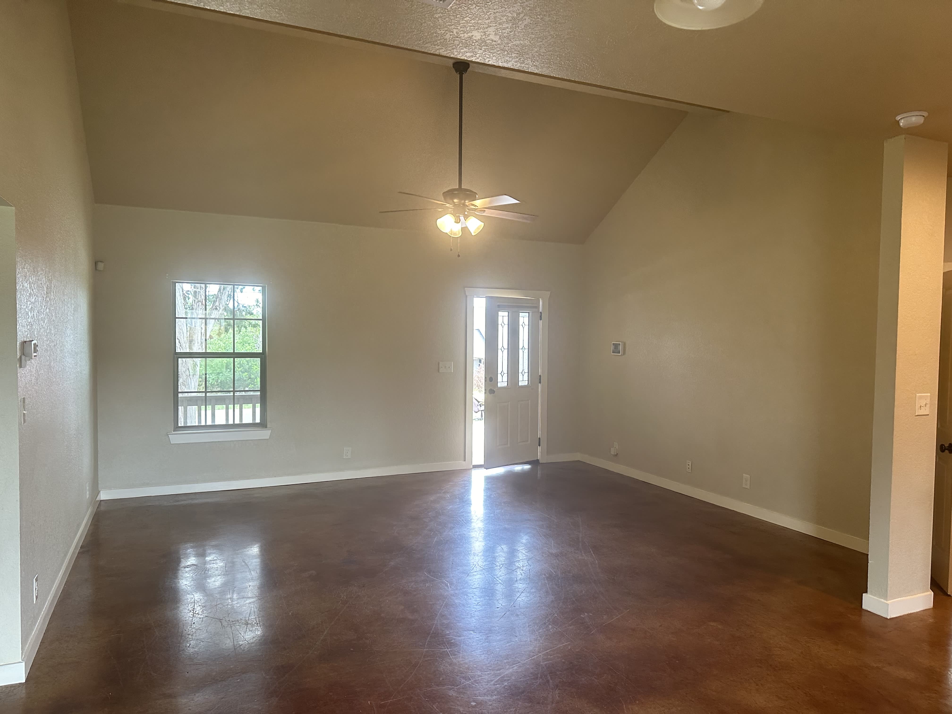 1005 Live Oak Dr – photo 3