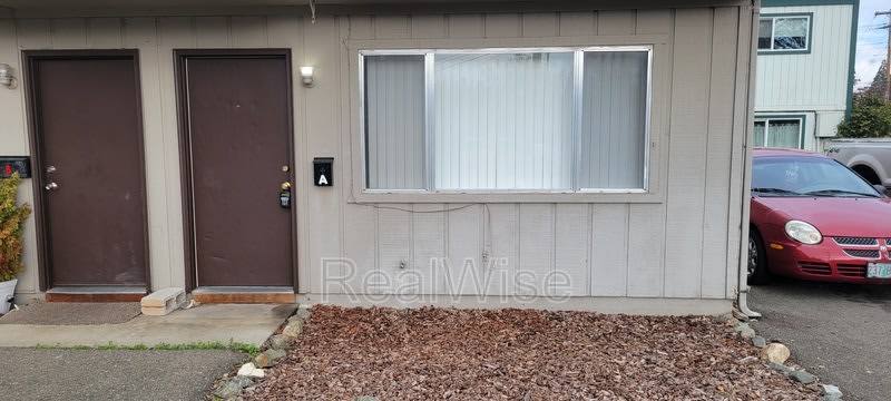 1112 SW 5th St – photo 3