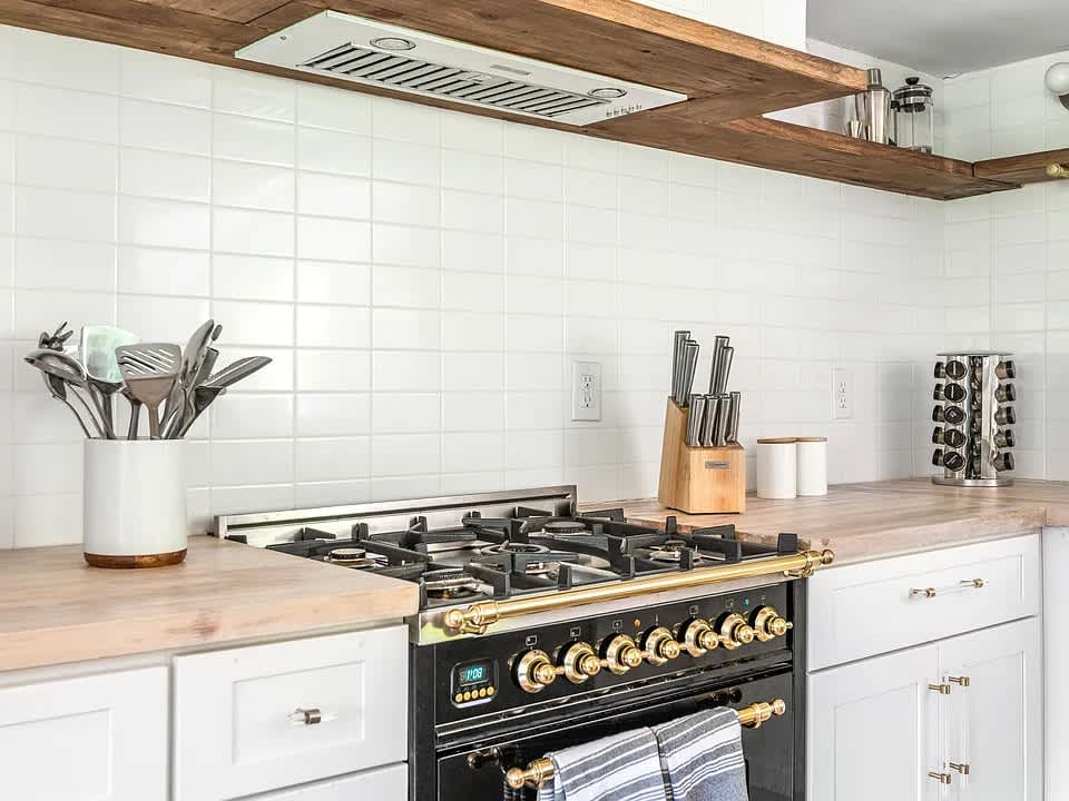 1031 Austin Ave NE – photo 1