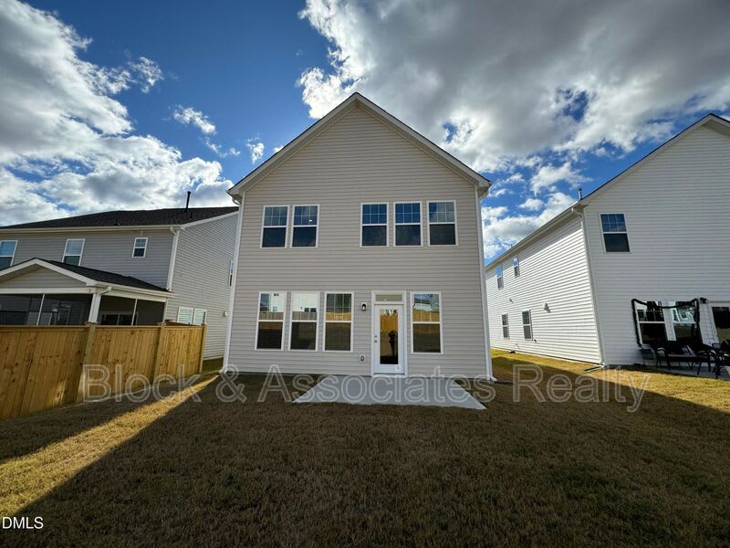 37 Bluebell St – photo 5