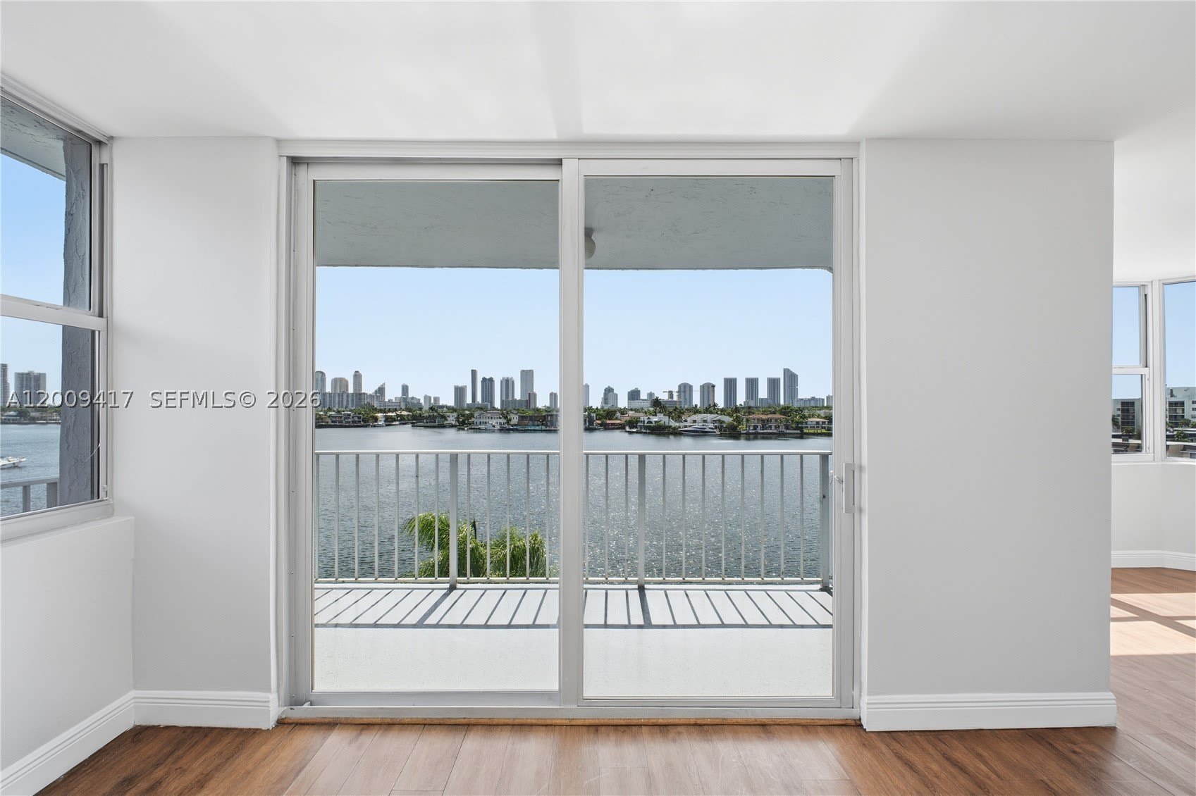 16570 NE 26th Ave – photo 2