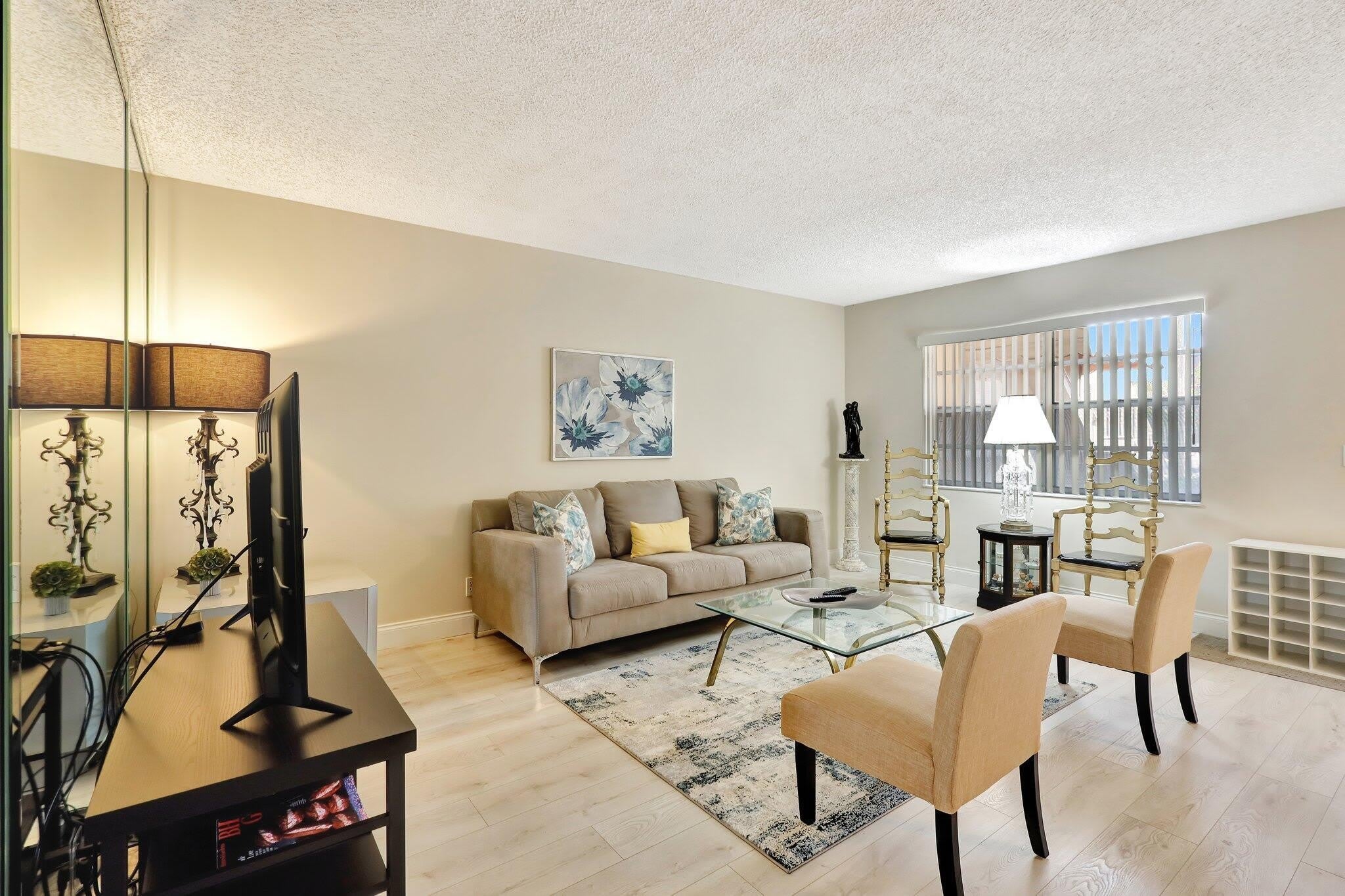 825 E Normandy – photo 5