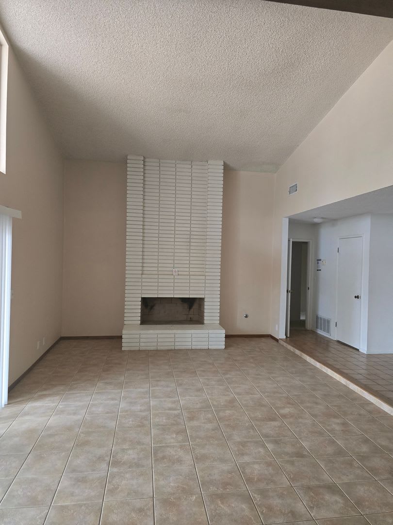 818 Sherri St – photo 4