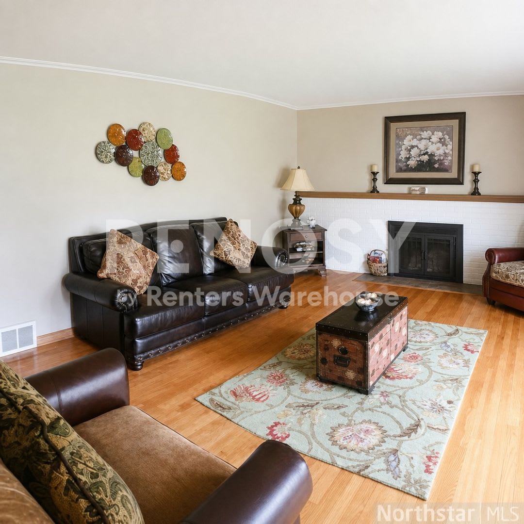 3BD/1.5BA Home in Edina Available Now! – photo 3