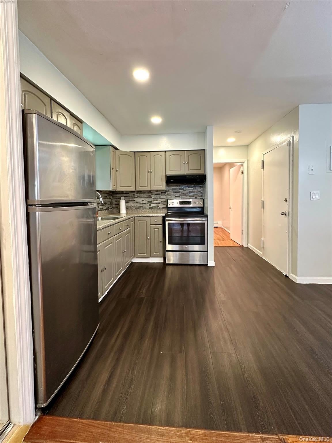 2190 De Reimer Avenue – photo 5