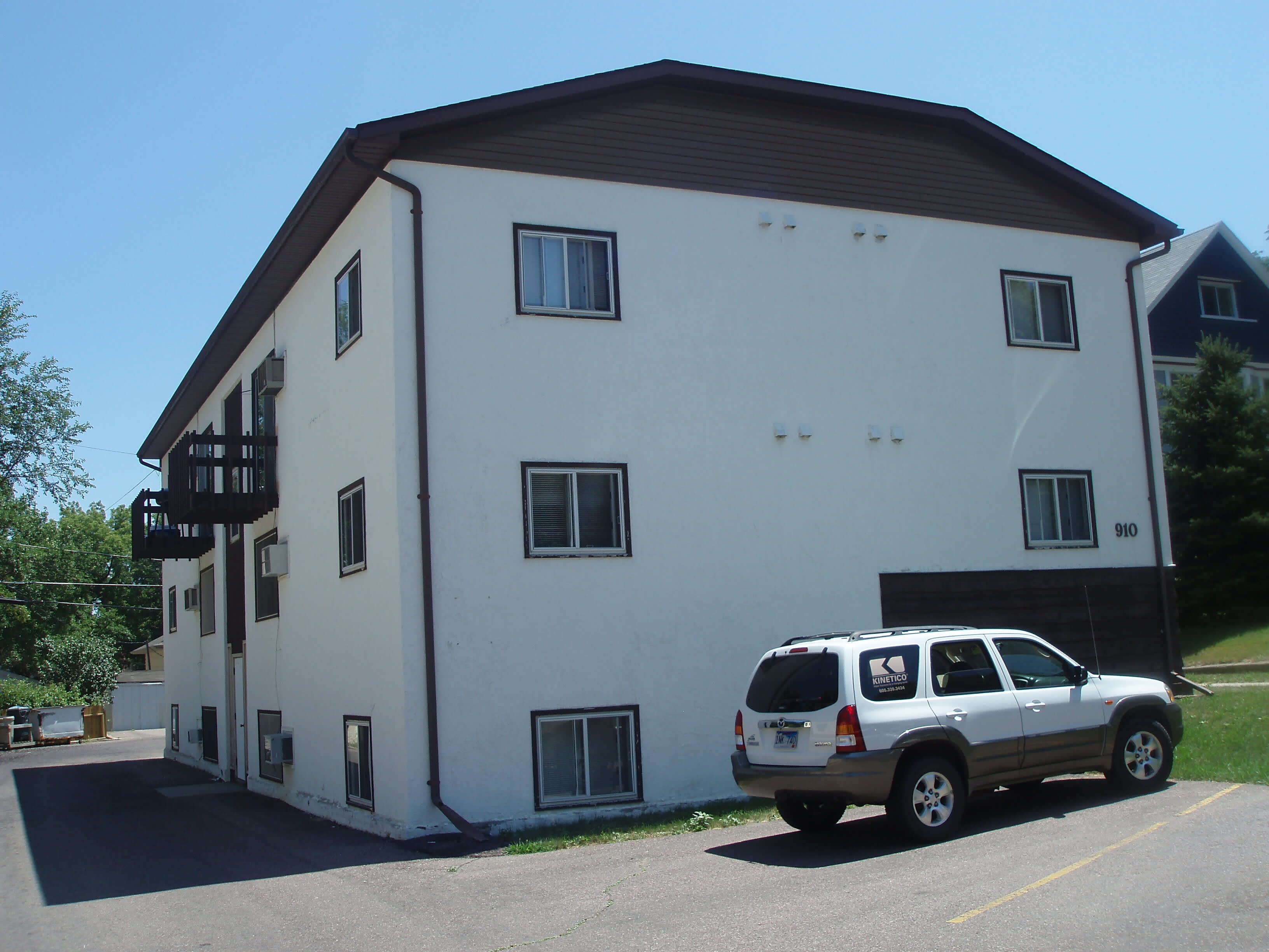 910 South Phillips Avenue – photo 1