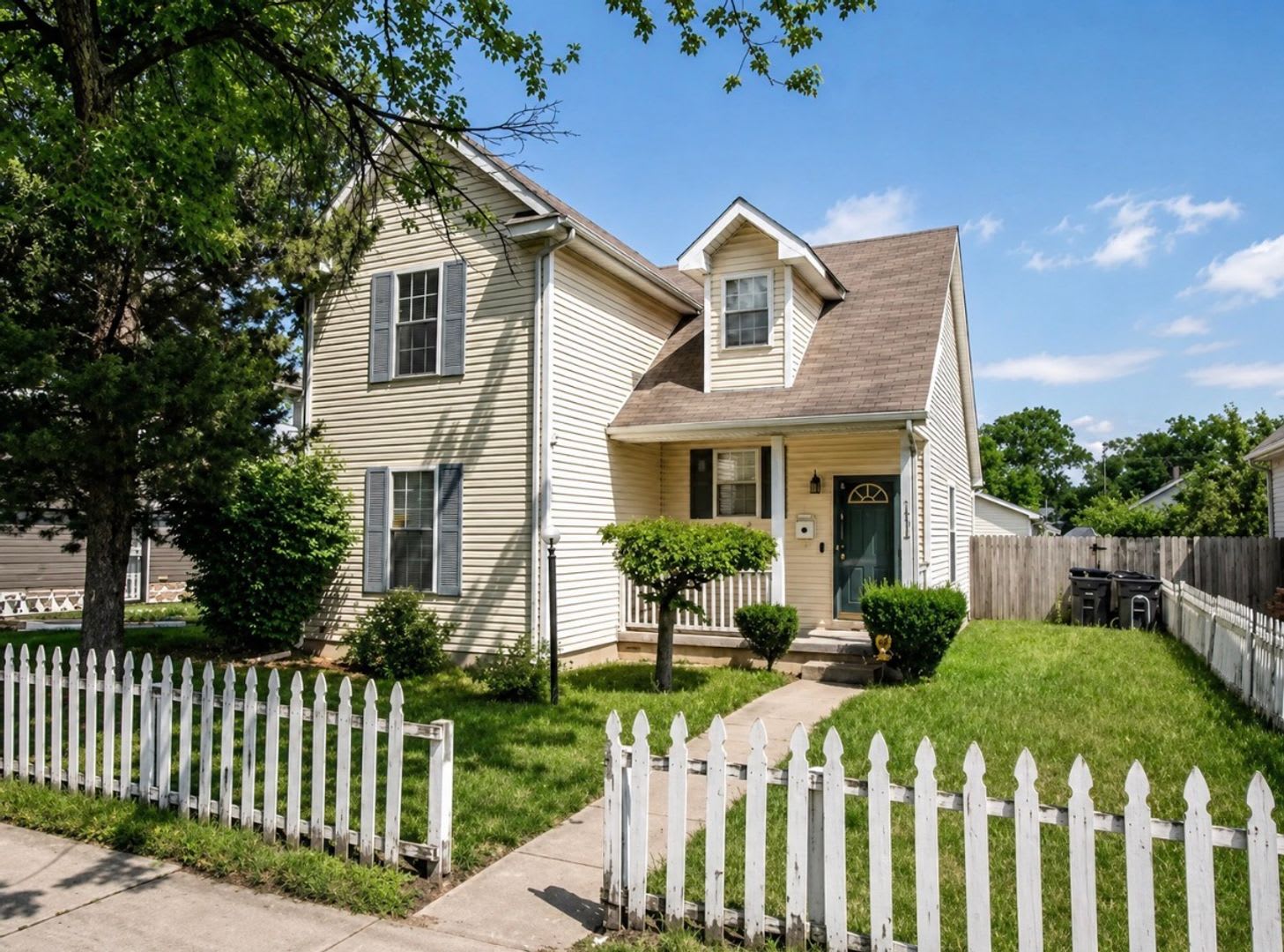 3 Bed 1 Bath – photo 1