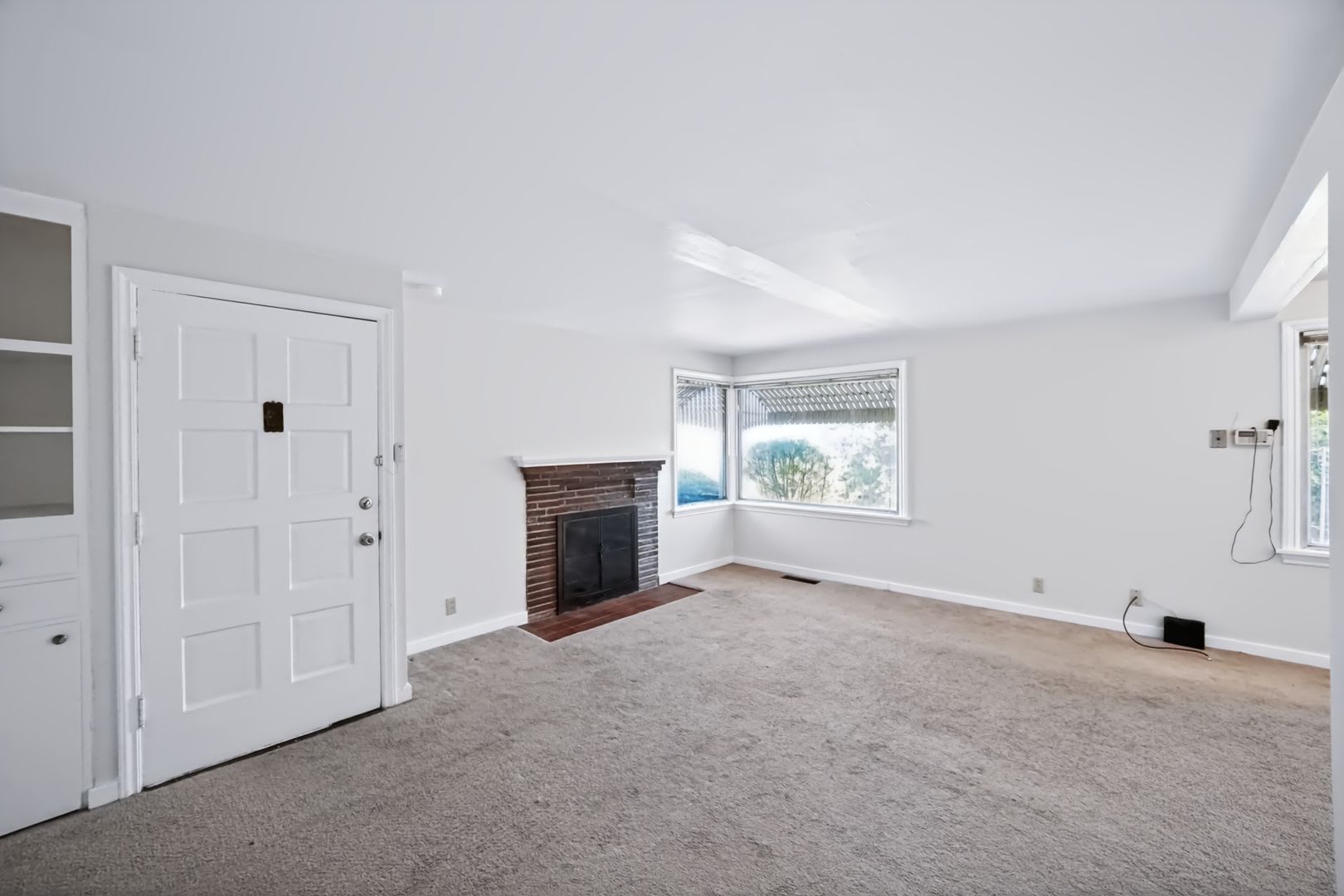 Charming Seattle Home with Sizable Yard, Private Garage, Yard & In-Unit Laundry – photo 2
