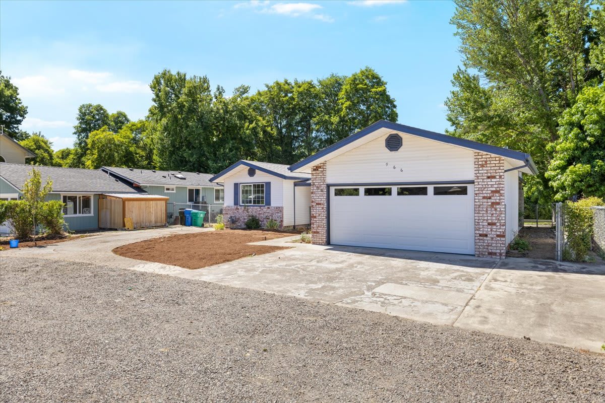 966 South Shasta Avenue – photo 2