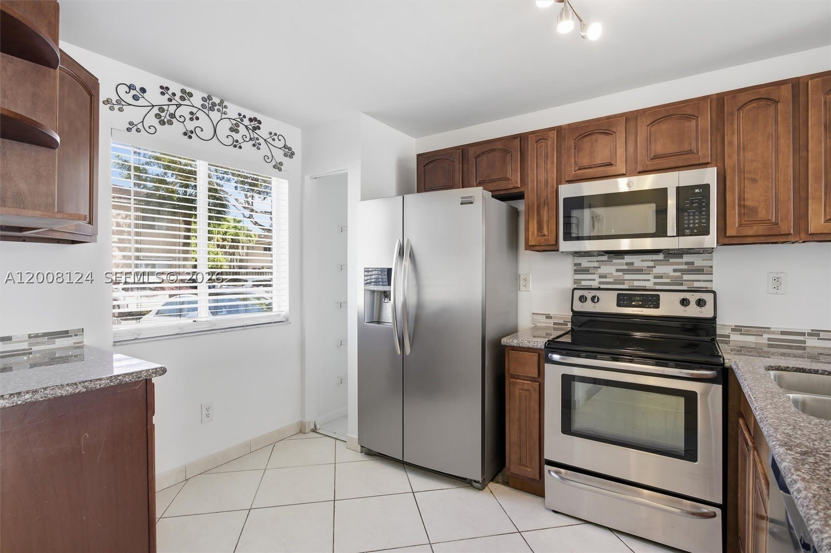 17530 SW 139th Ct – photo 3