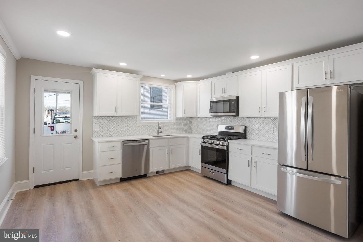 809 N PROVIDENCE RD – photo 1