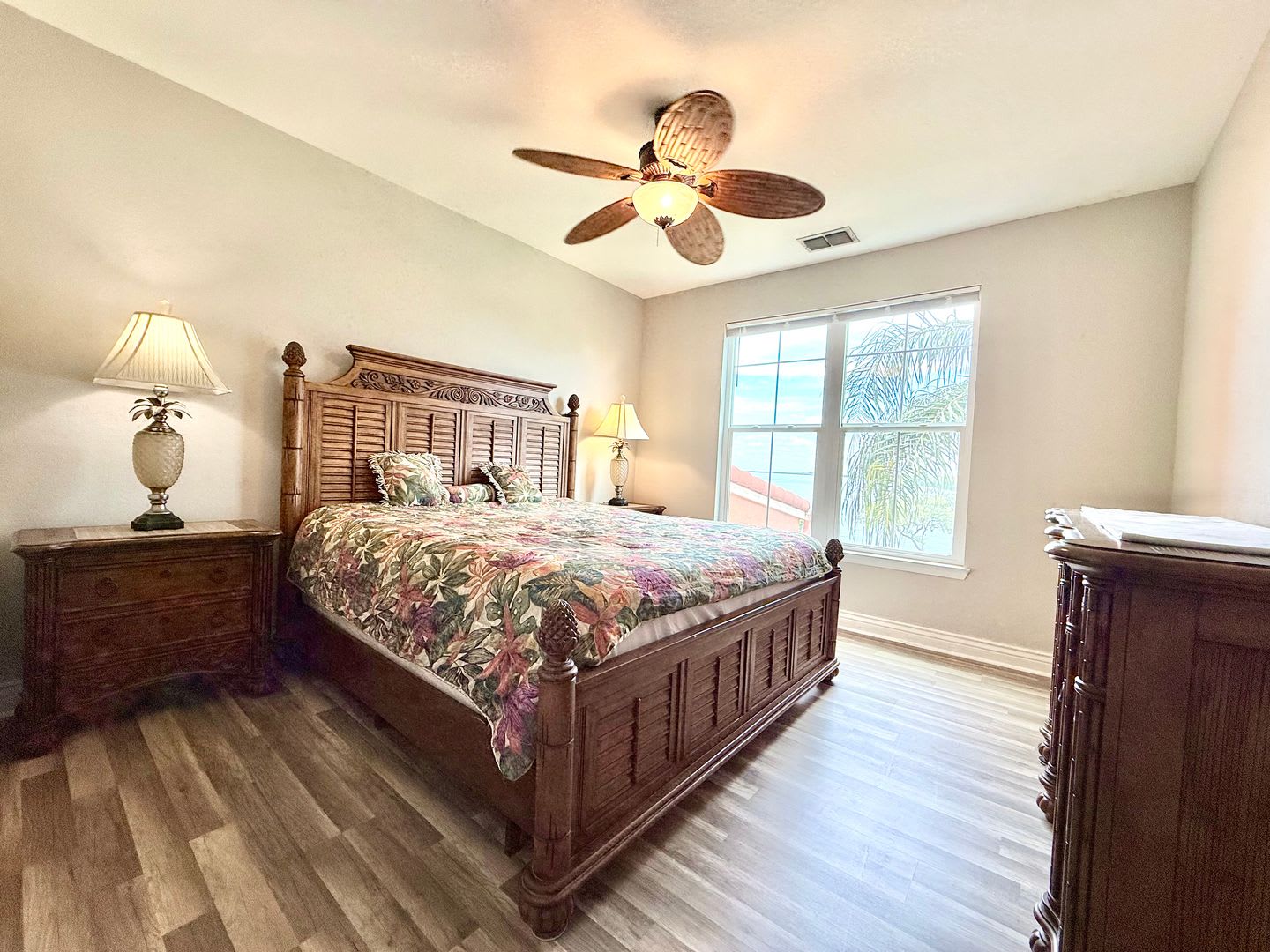 Furnished waterfront 2Bedrooms / 2Baths condo – photo 4