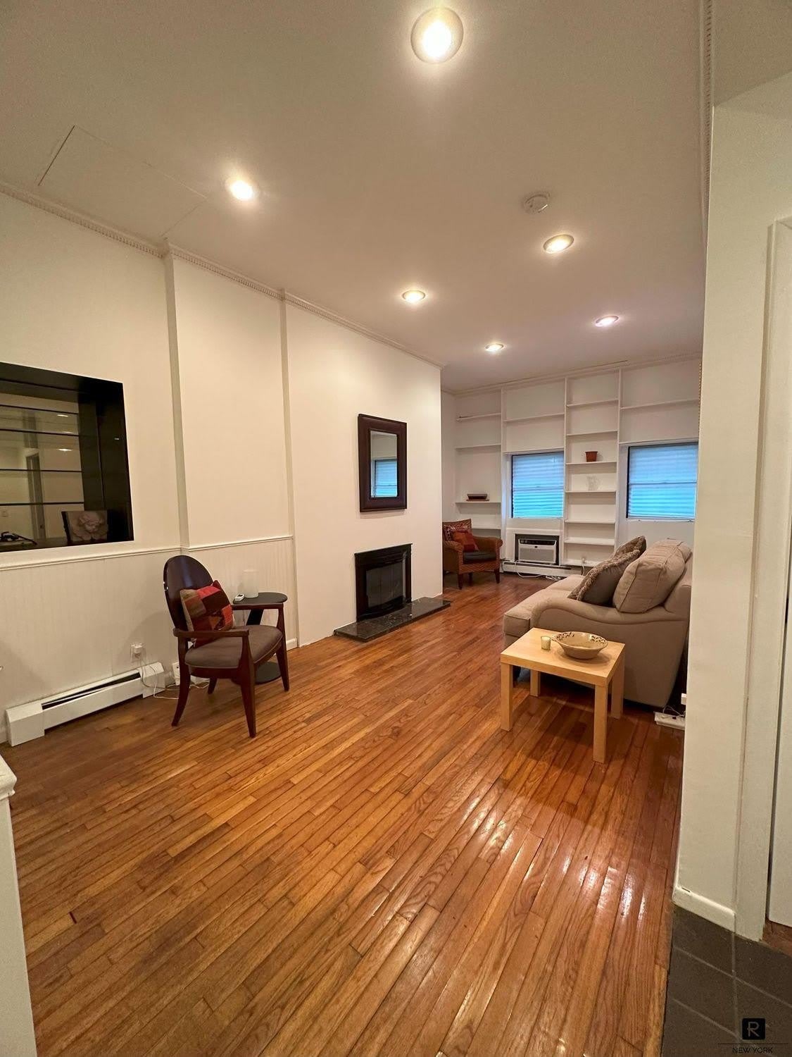 521 W 47th Street – photo 1