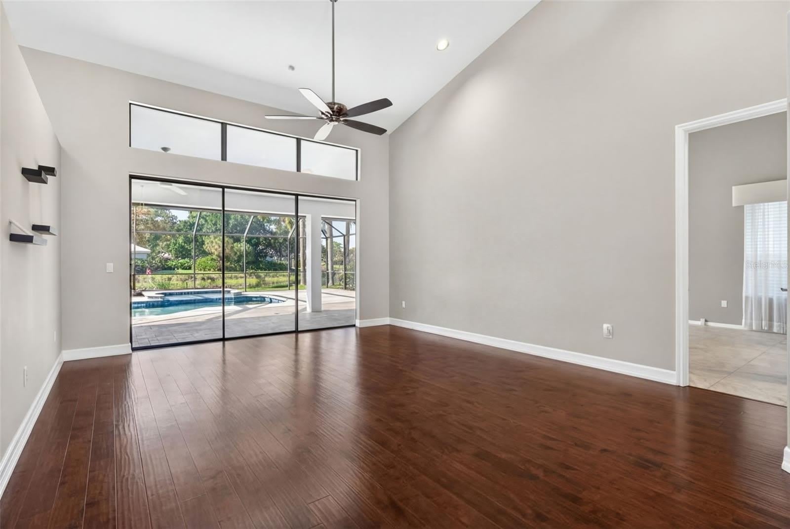 8455 WOODBRIAR Drive – photo 2