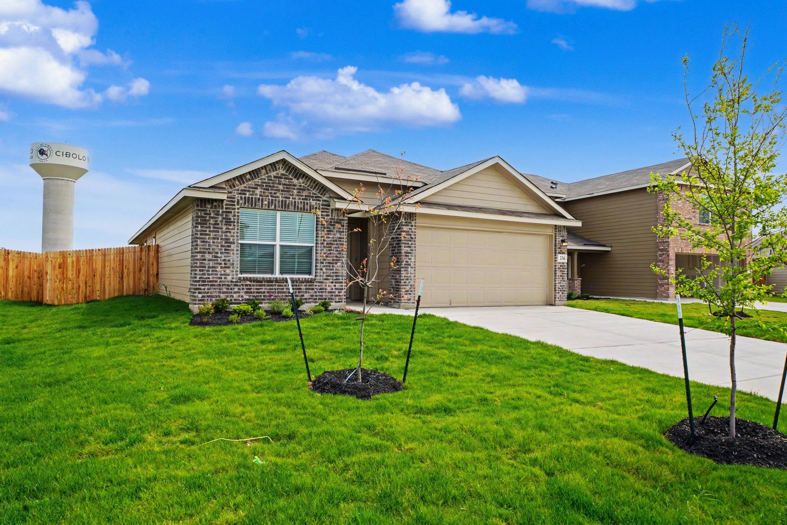 Like-New Cibolo Home with Flexible Living Space – photo 3