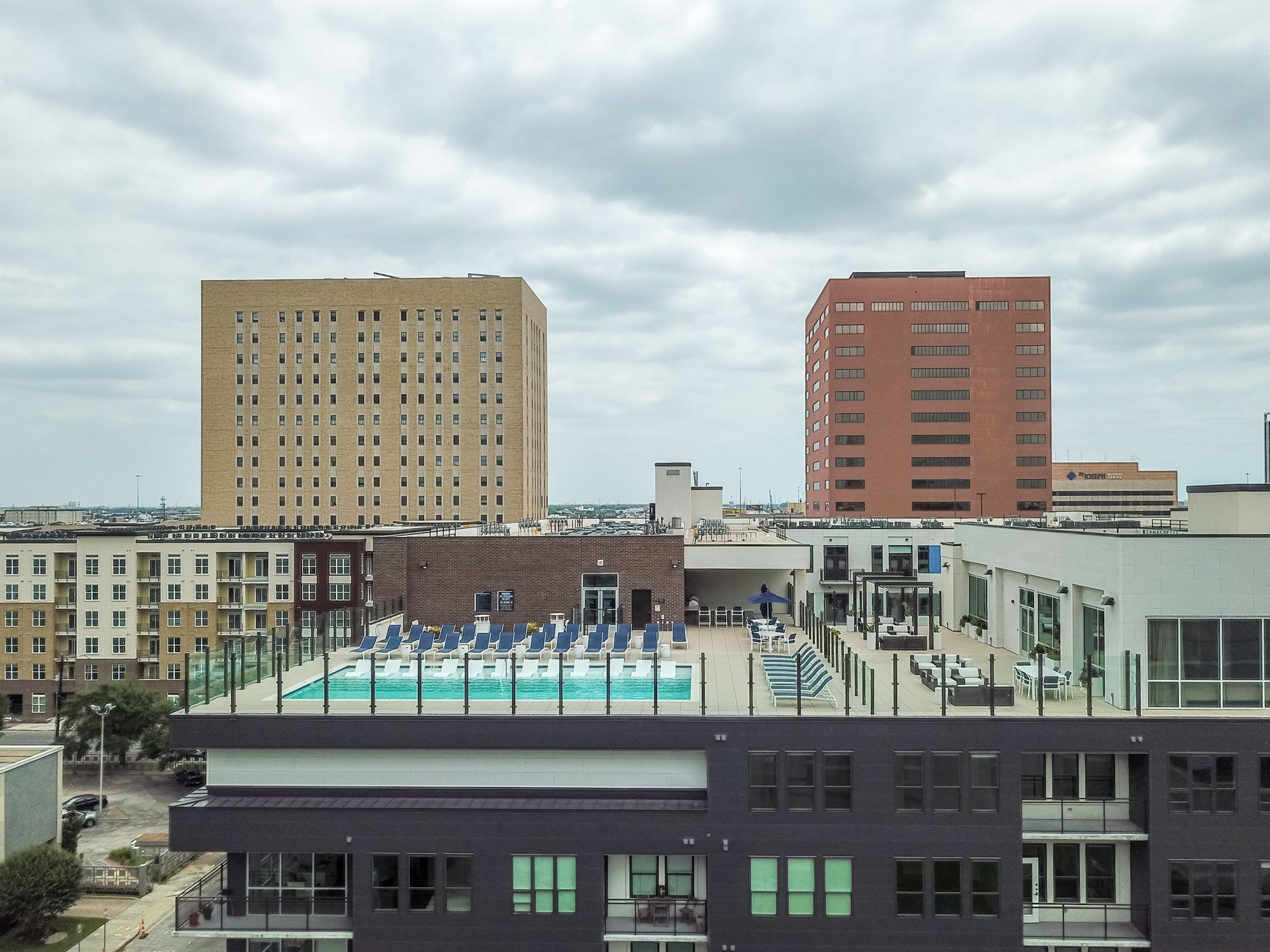 Eighteen25 Downtown – photo 4