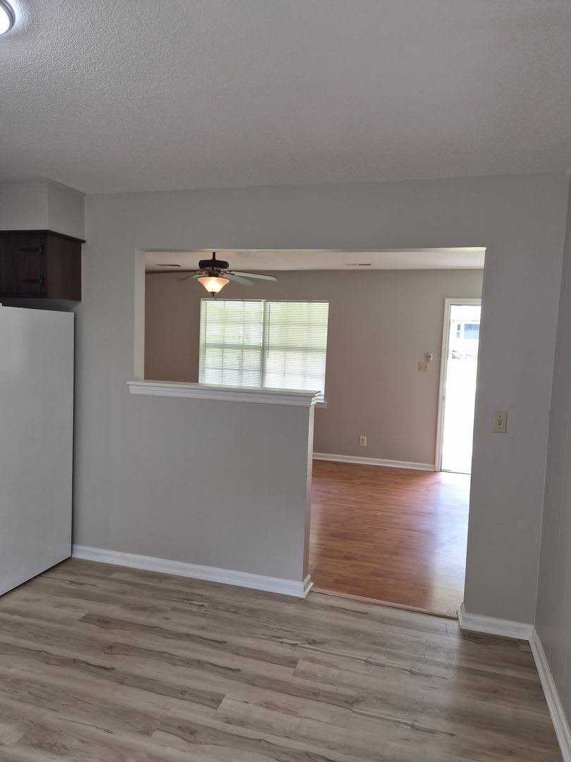 MOVE-IN READY 2-BEDROOM — MINUTES FROM VOLKSWAGEN, AMAZON & ENTERPRISE SOUTH! – photo 5