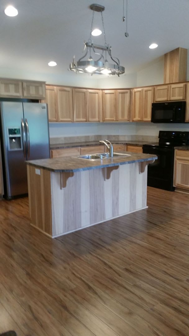 Stunning four-bedroom one level home with a spacious lot! – photo 3