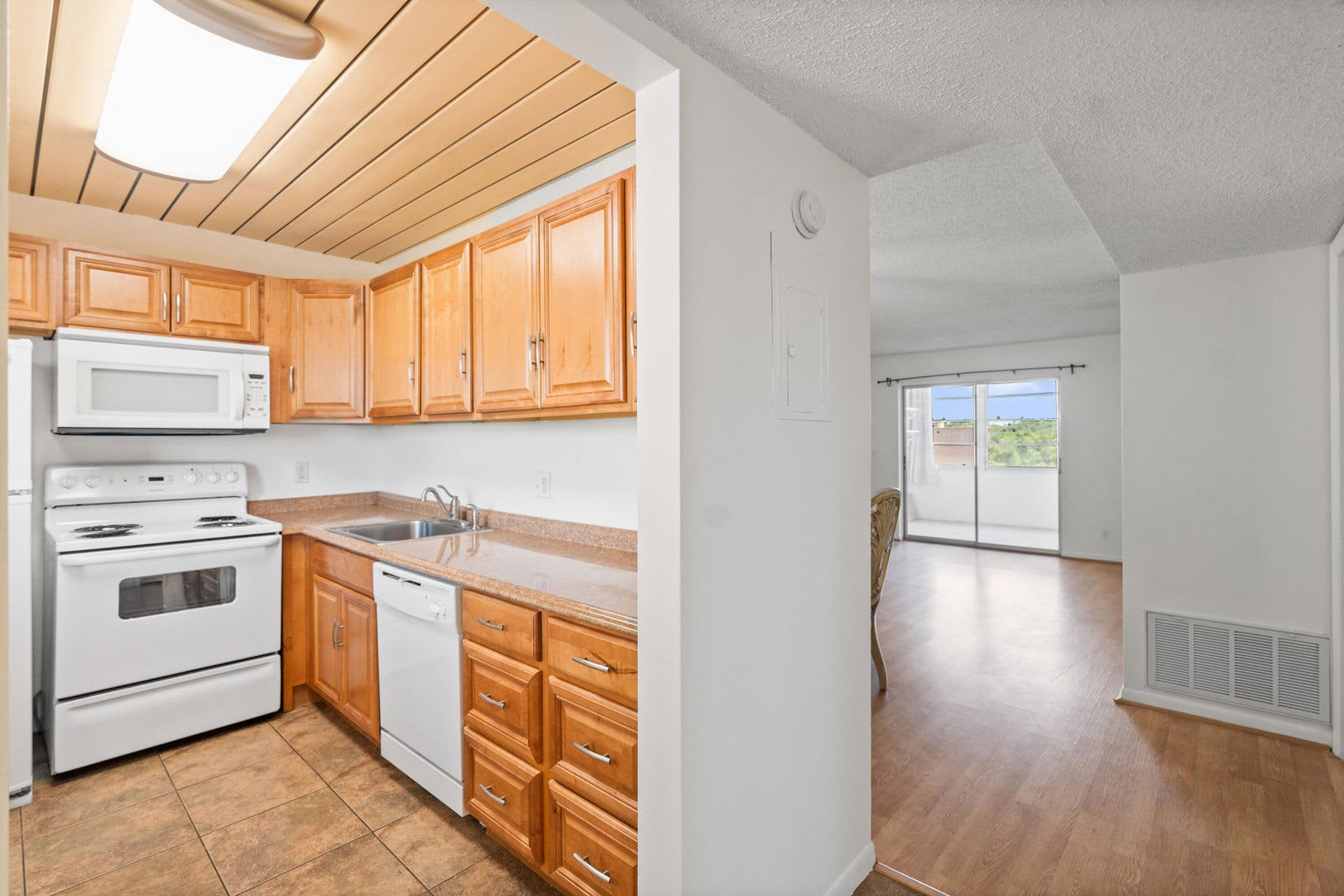 2515 Northeast 2nd Court – photo 4