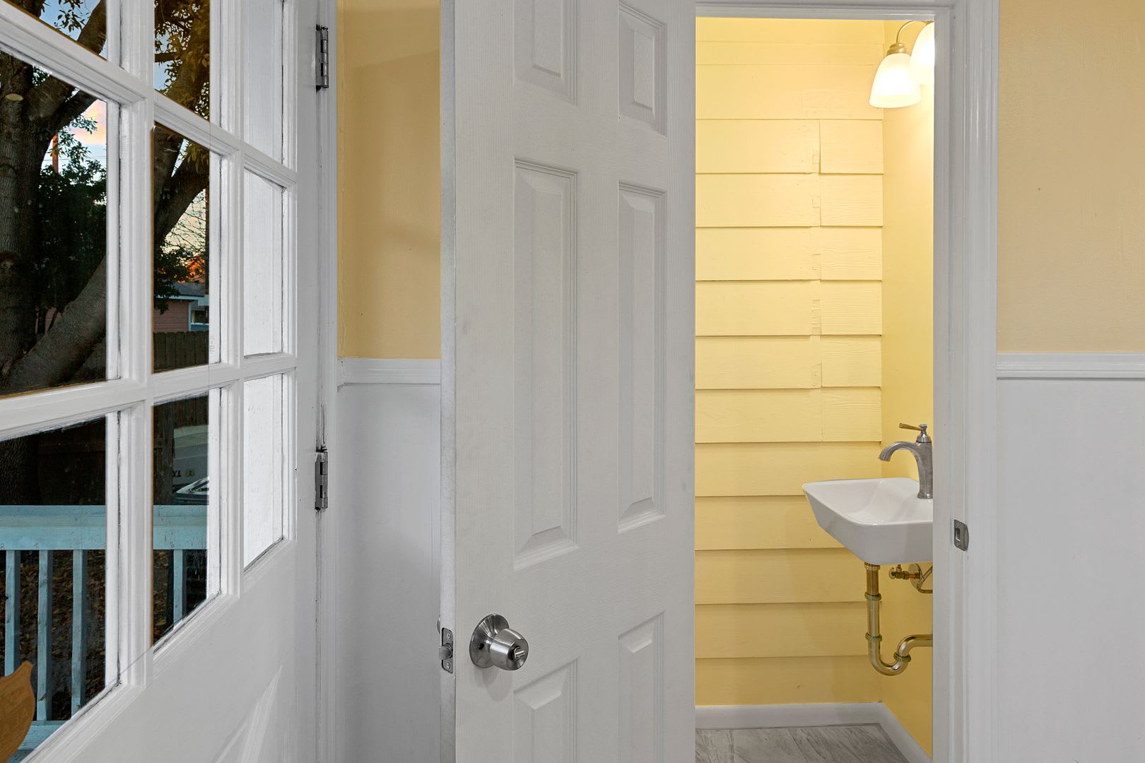 3 Bedroom 1.5 Bath Home just blocks from Ocean Drive – photo 2