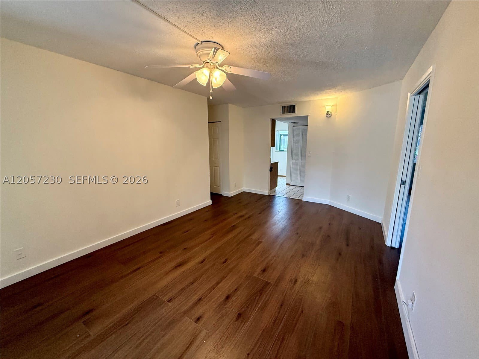 114 Gardens Dr – photo 2