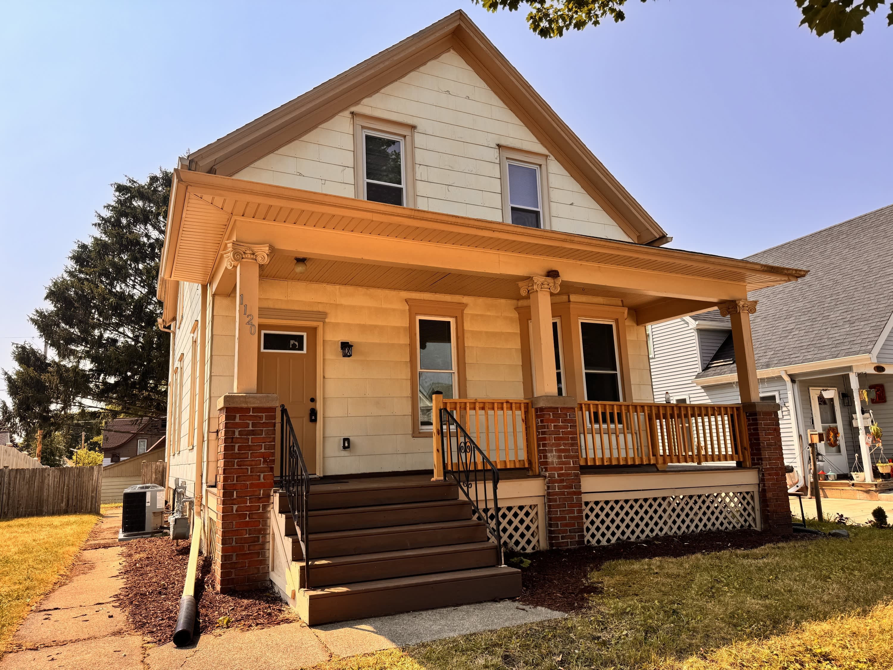 1120 David Street 2 – photo 2