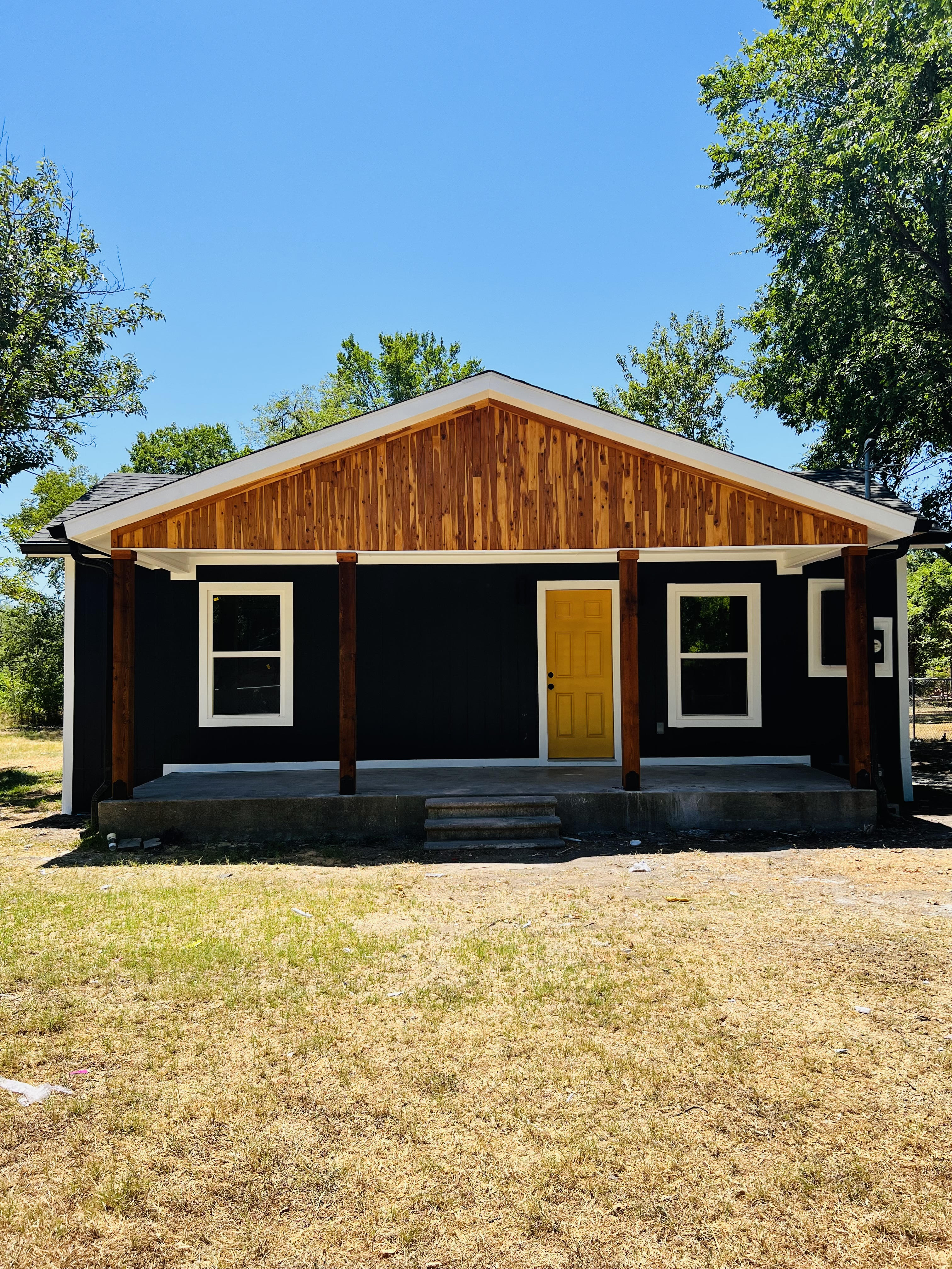 2705 W Sycamore Ave – photo 1