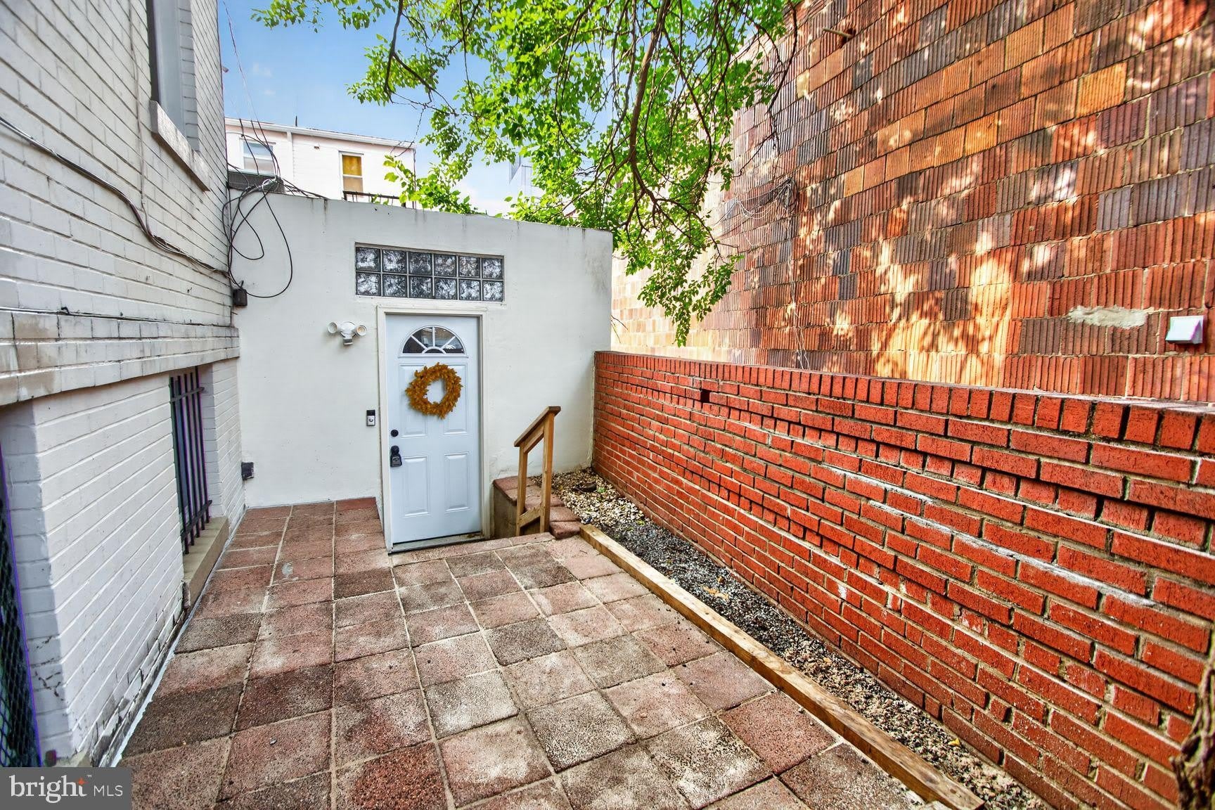 768 QUEBEC Place NW – photo 3