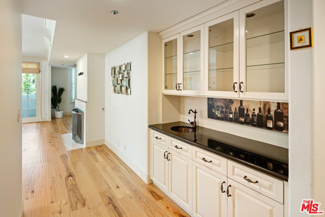 575 S Barrington Ave – photo 5