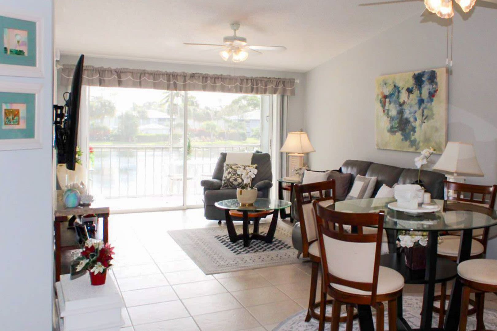***BERKSHIRE LAKES***NEW REMODELED MASTER BATH***STUNNING LAKE/BRIDGE VIEW***END UNIT*** – photo 4