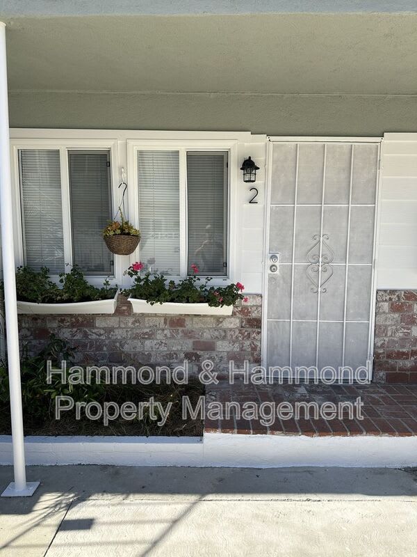 5854 Tujunga Ave. – photo 2