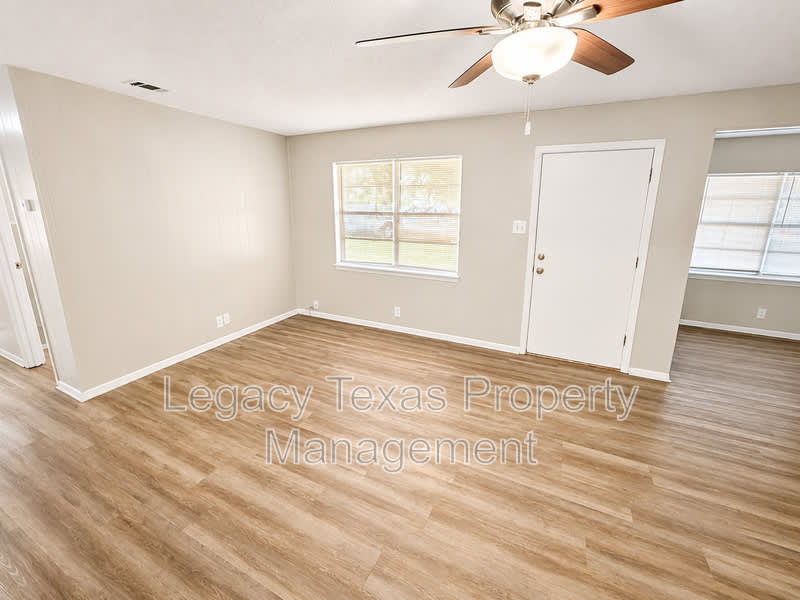 1902 Joslin St – photo 4