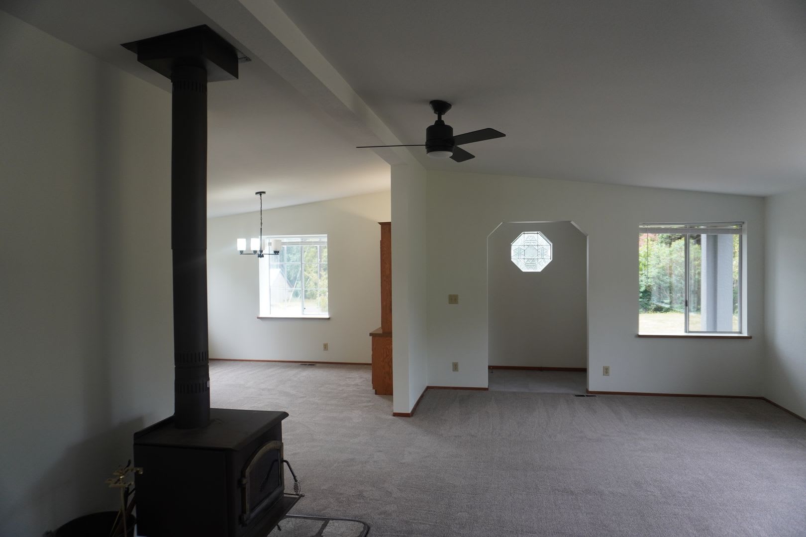 Remodeled Ridgefield Manufactured Home for Lease w/ Detached Garage – photo 3