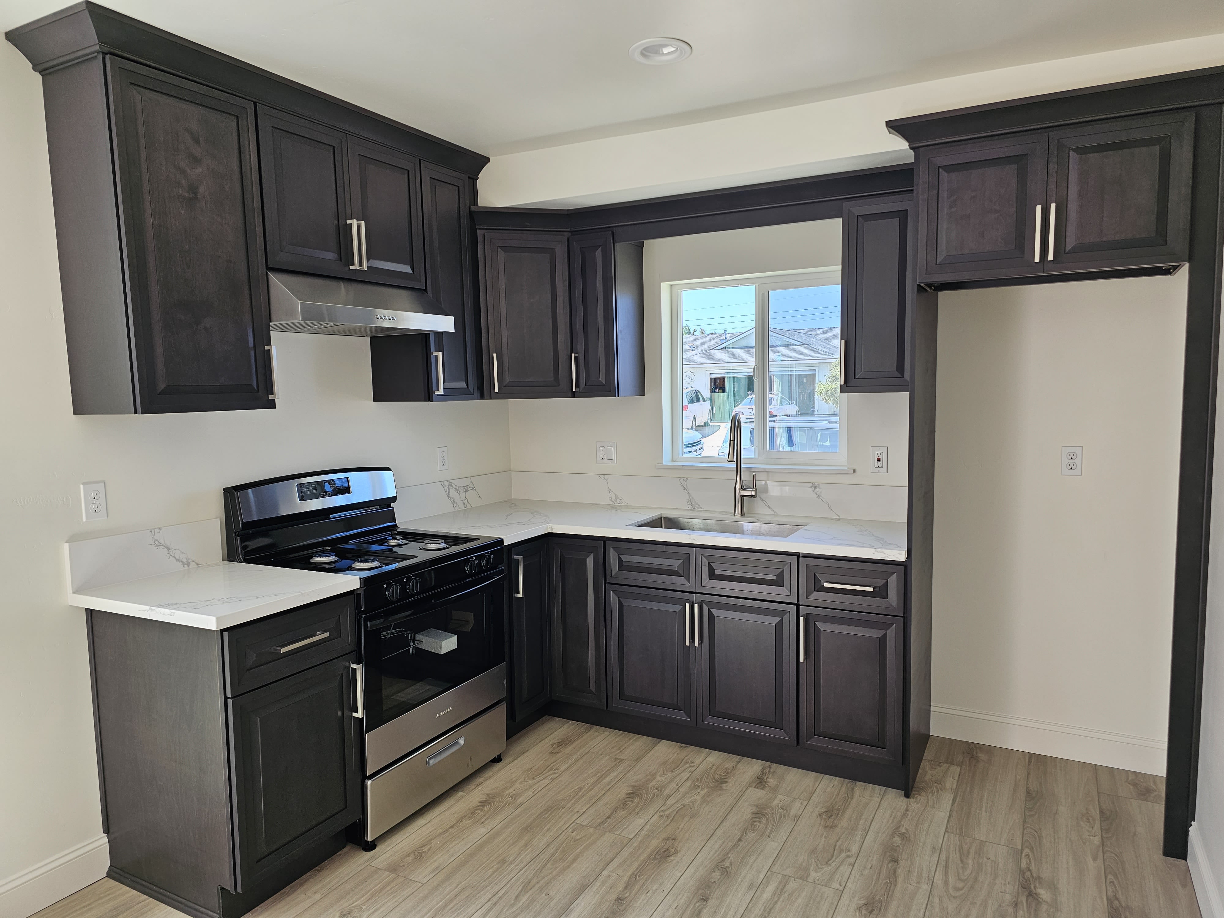 1654 N Russell Ave – photo 2