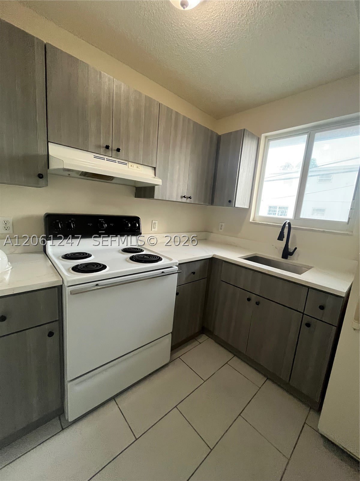 126 SW 21st Ave – photo 2
