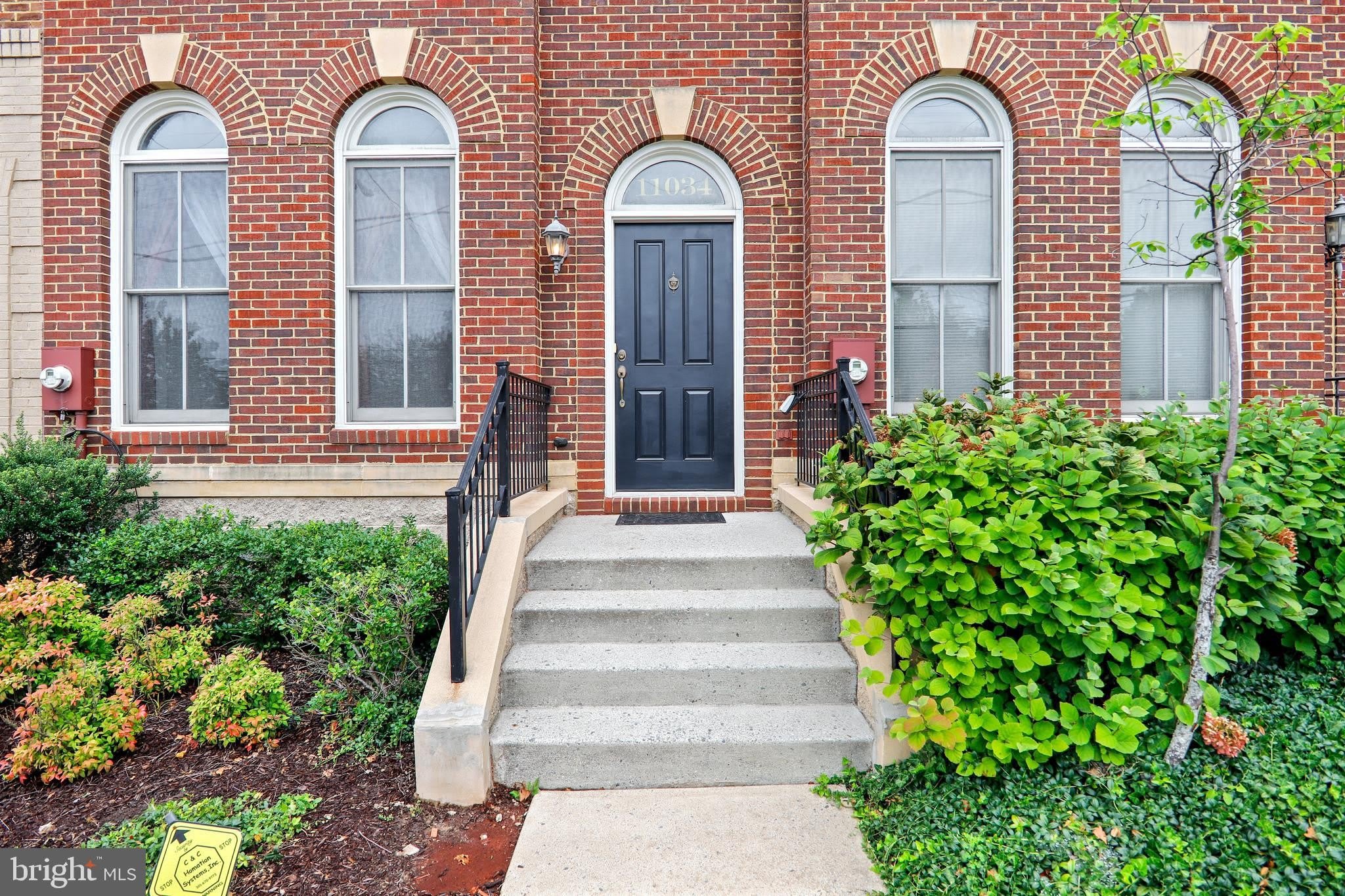 11034 AMHERST Avenue – photo 1