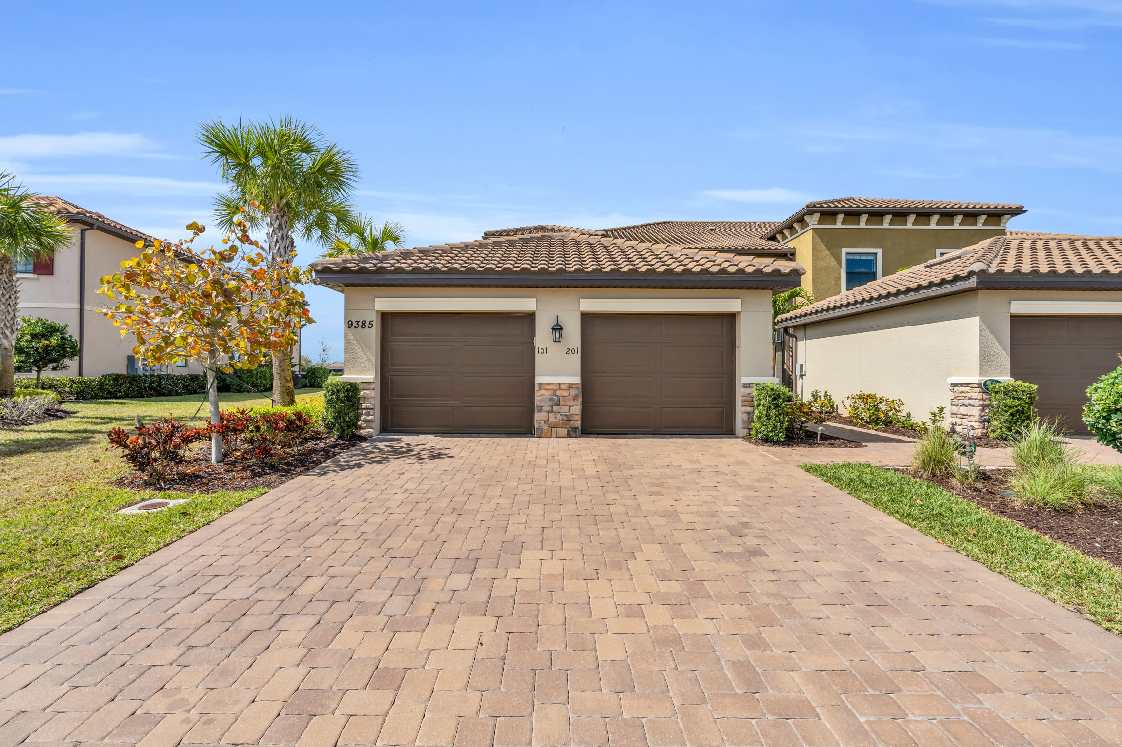 9385 Pocida Court – photo 2