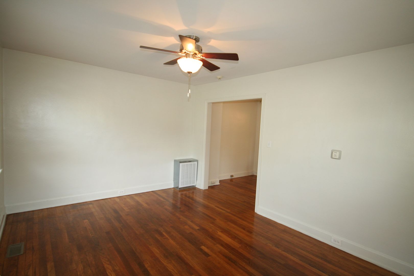 Charming 1BR duplex. Walk to 9th St. and DUKE! – photo 2